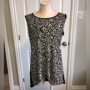 3/$20 Edista black and white Sleeveless Paisley Top